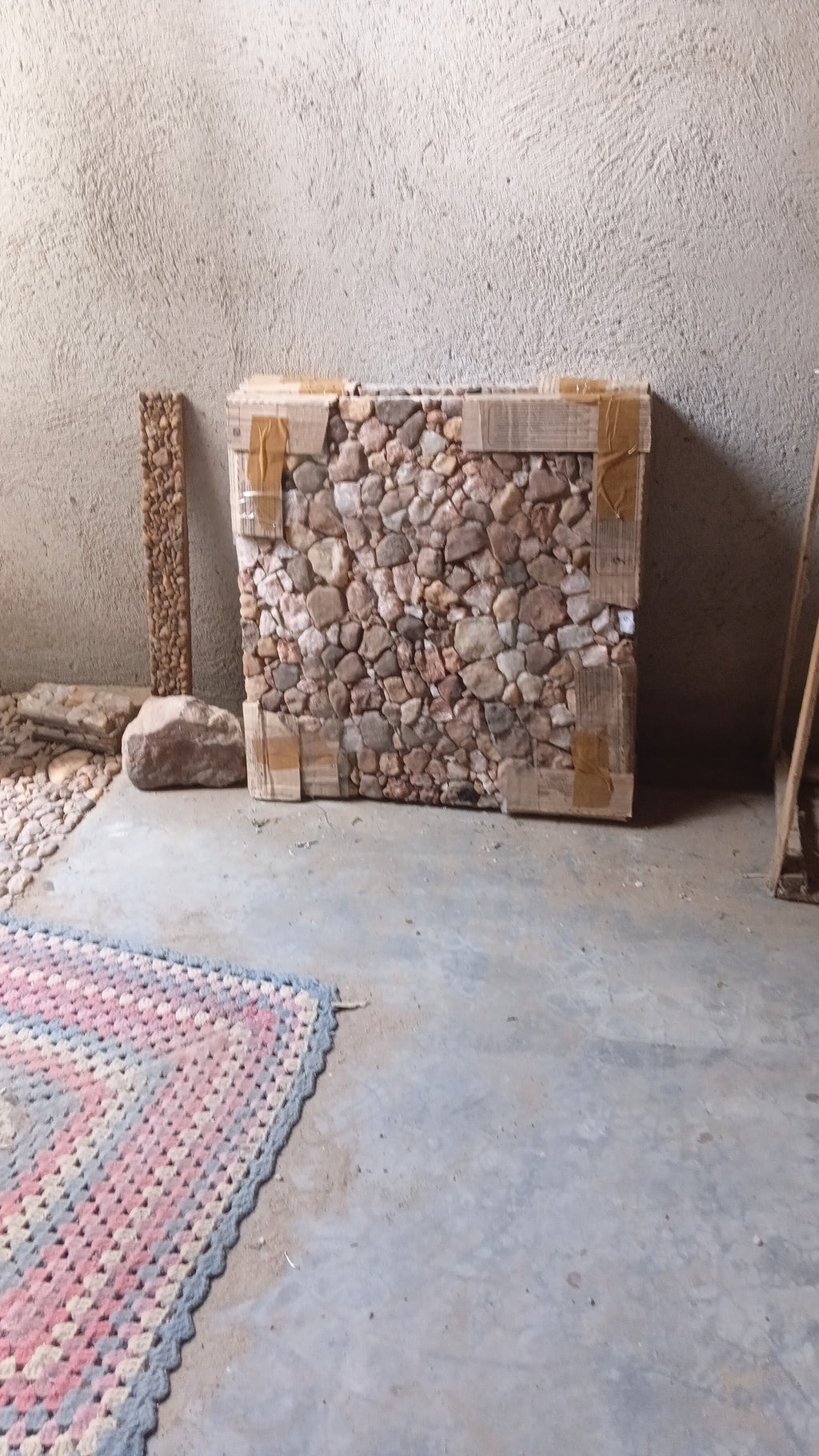 Placa Decorativa Artesanal de Pedras Naturais 50x50 cm